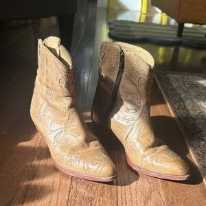 Free People Embroidered Western Tan Leather Ankle Boot size 38